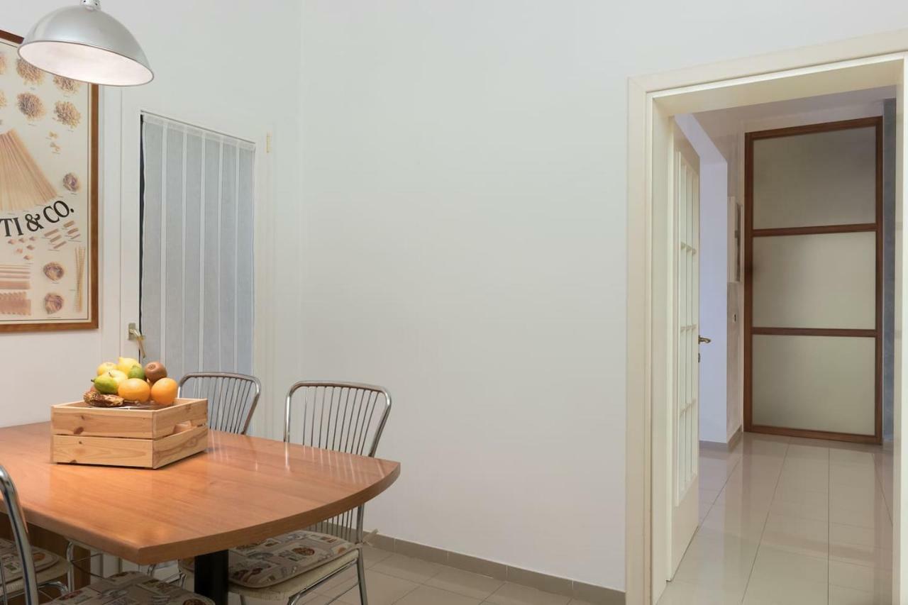 M Design Apartment Venesia Bagian luar foto