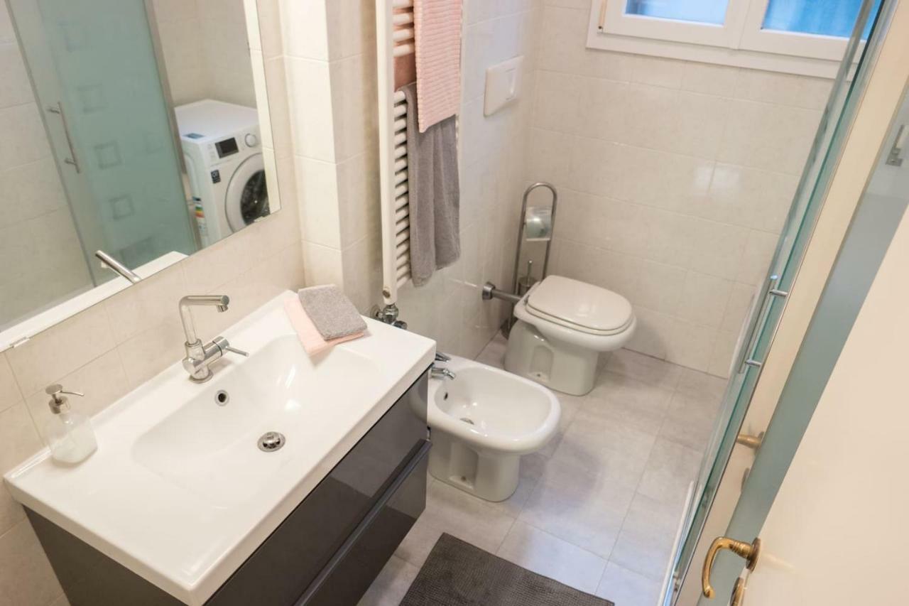 M Design Apartment Venesia Bagian luar foto
