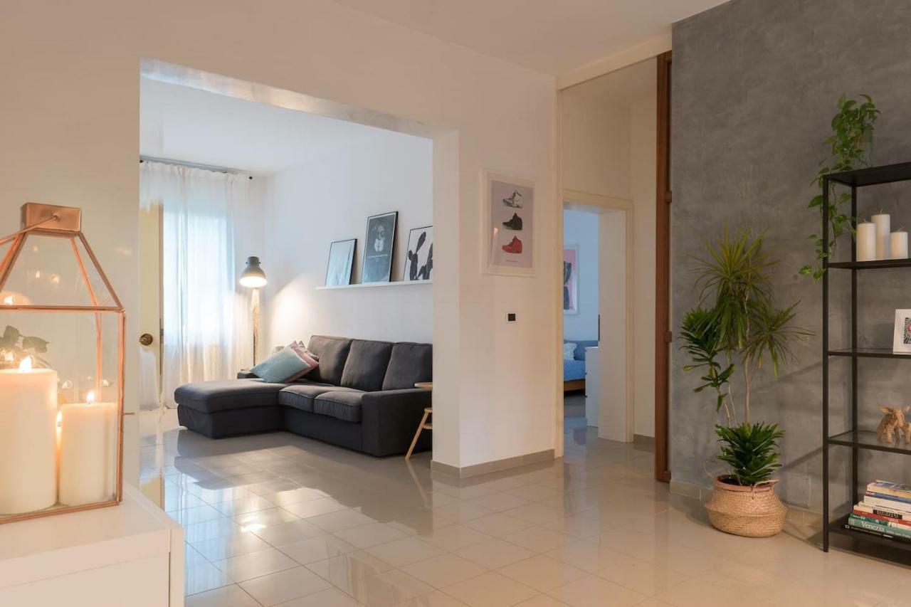 M Design Apartment Venesia Bagian luar foto