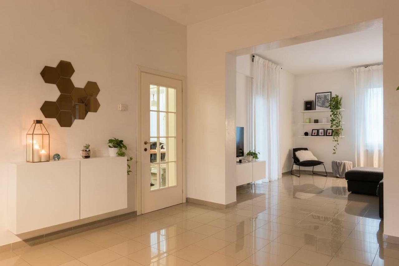 M Design Apartment Venesia Bagian luar foto