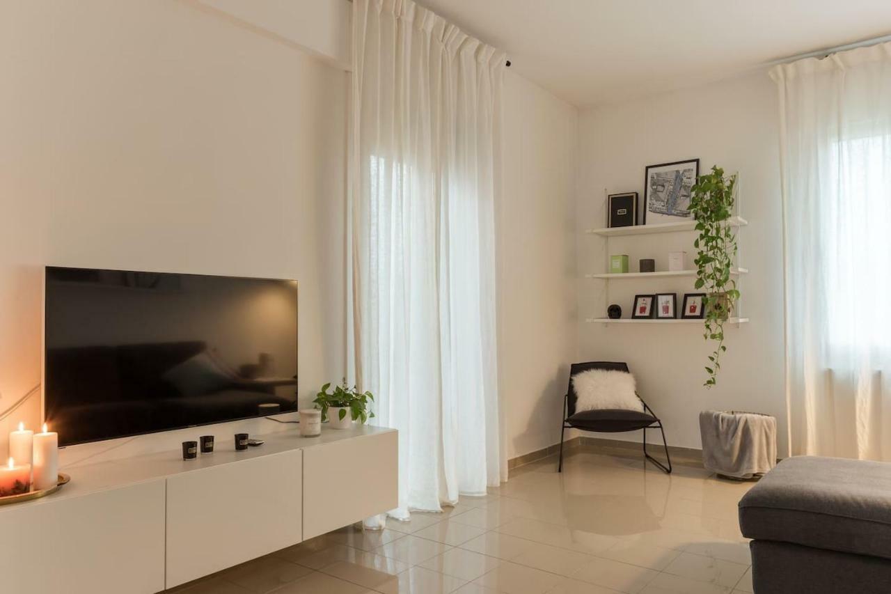 M Design Apartment Venesia Bagian luar foto